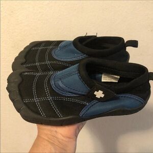 Life Guard  Shoes Boys Size 11-12 Blue-Black‎ Velcro